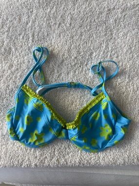 Heavy Manners Ruffle Underwire Top